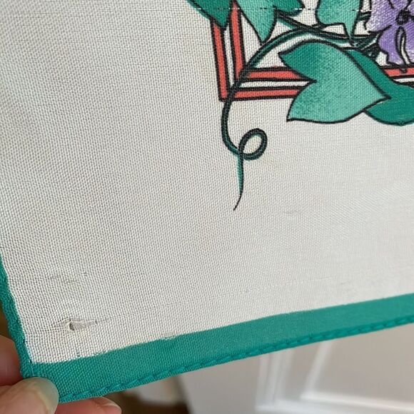 Vtg 70s/80s white polyester floral large square scarf - Picture 8 of 12